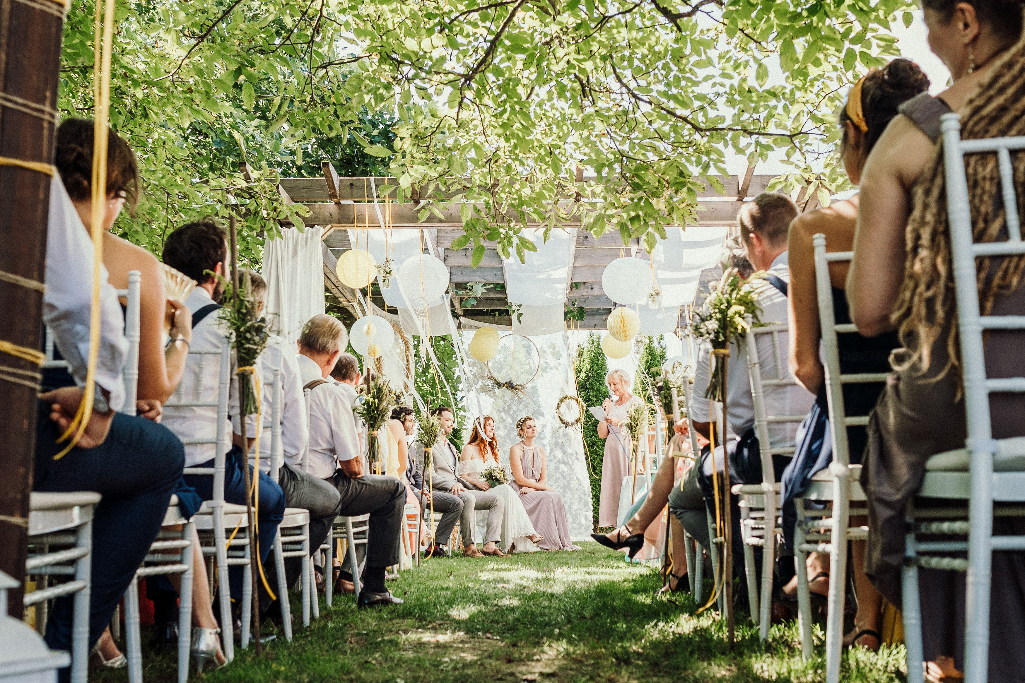 Hochzeitsgesellschaft in der Alten Schule