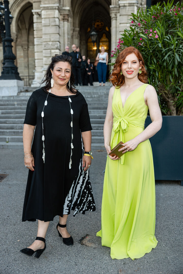 Kulturstadträtin Veronica Kaup-Hasler und Moderatorin Teresa Vogl