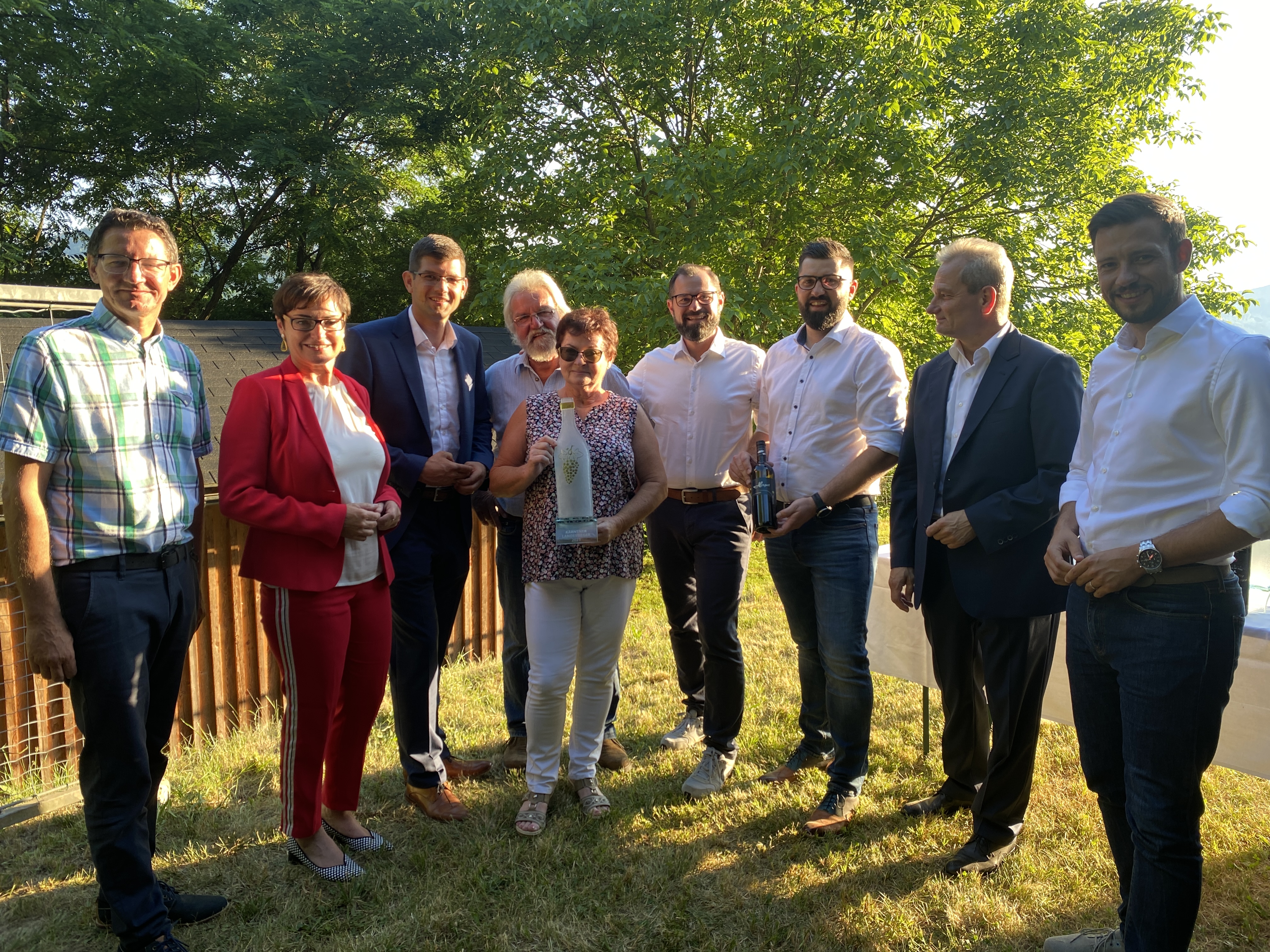 Prämierung der Familie Herget (St. Veit) von Kärntner Politikern