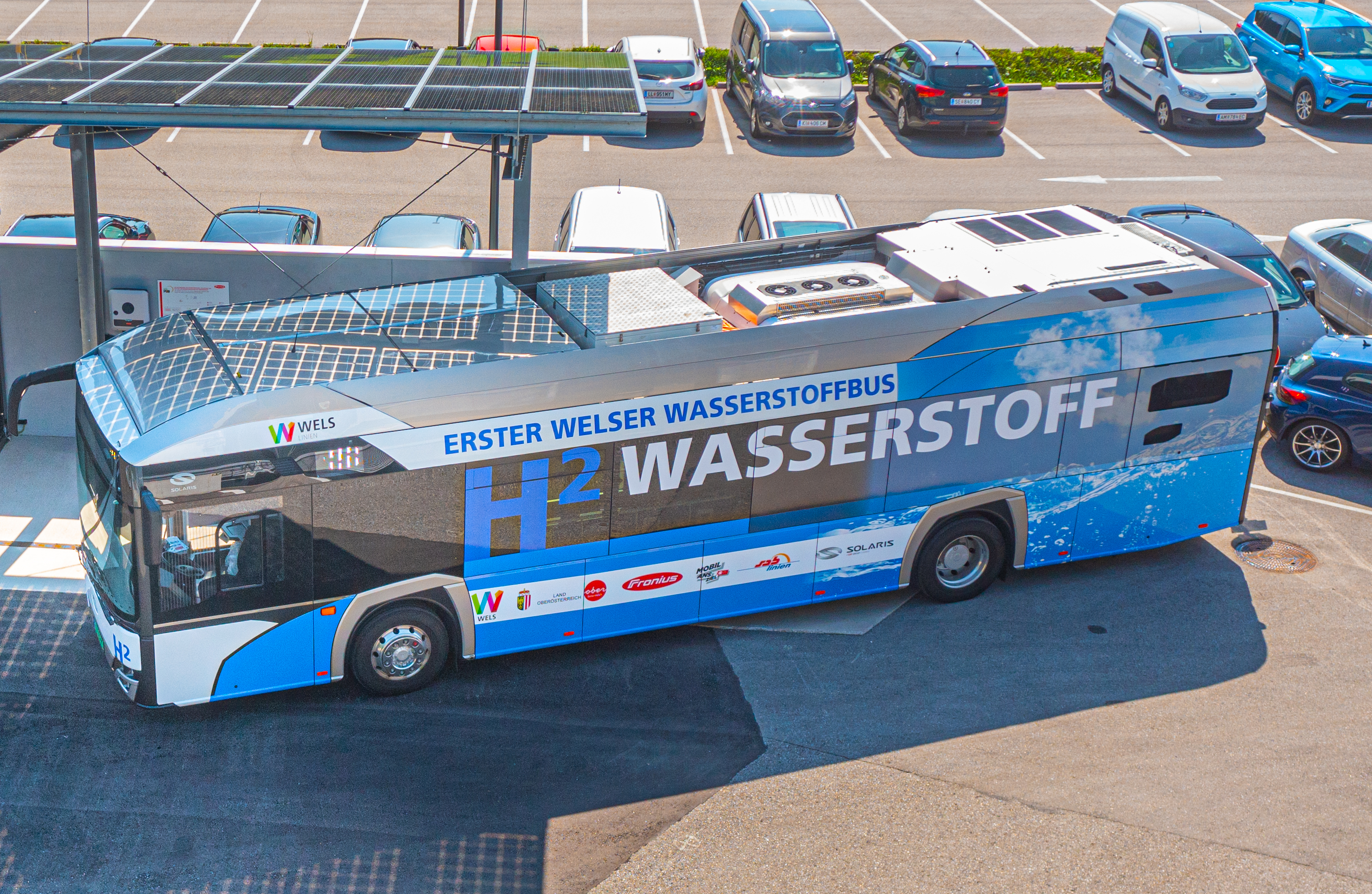 Ab sofort ist der Wasserstoffbus der Firma Solaris zwei Wochen lang in Wels im Probe-Linienbetrieb.