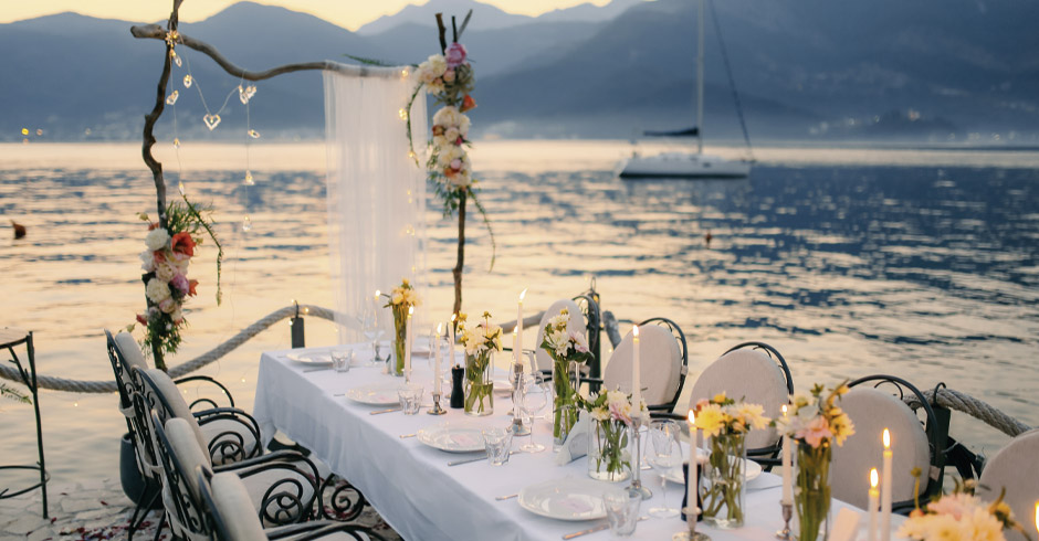 Eine gedeckte Hochzeits-Tafel