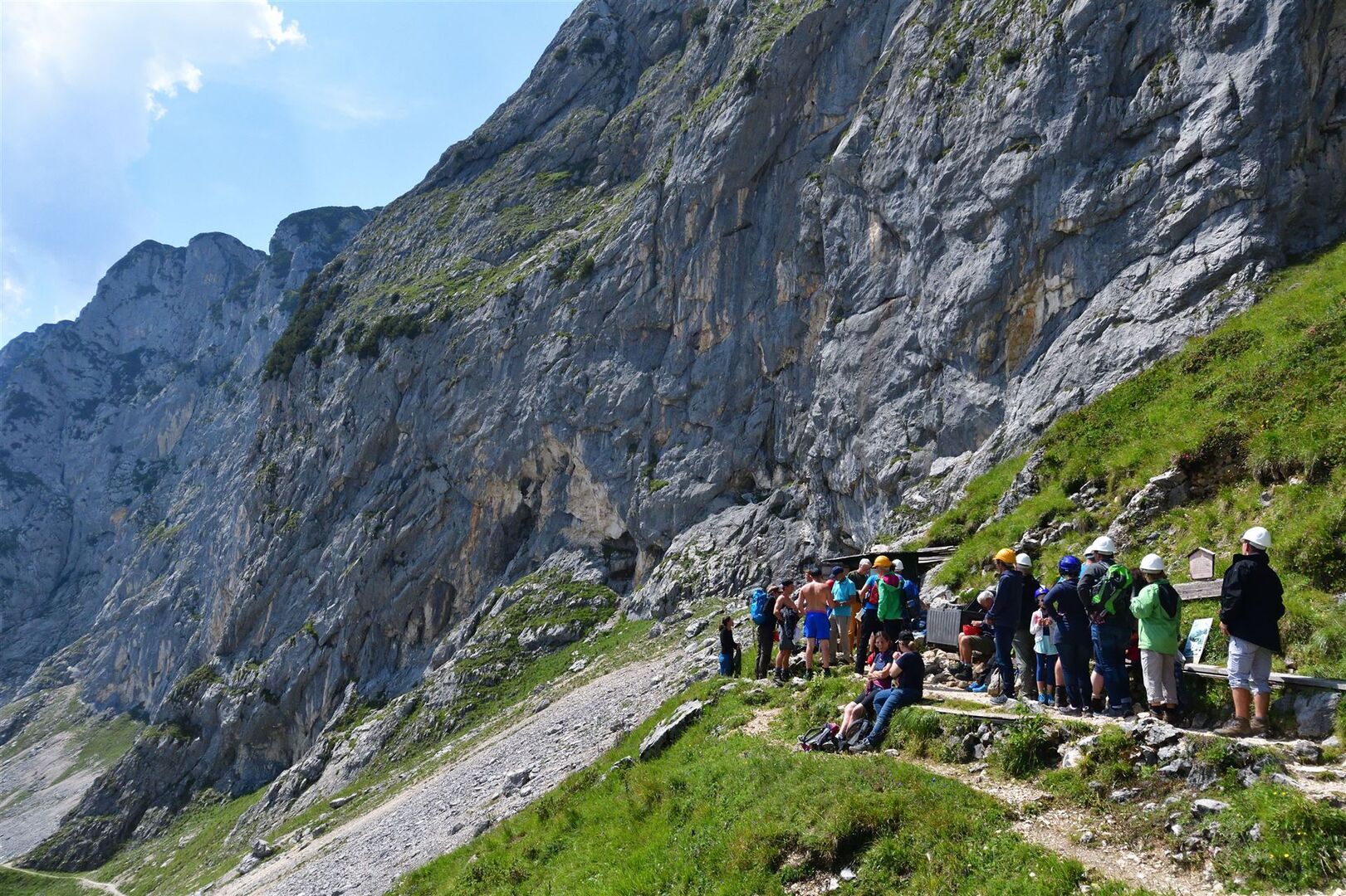 Höhleneingang | Credit: Peter R. Hofmann www.tropfstein.de