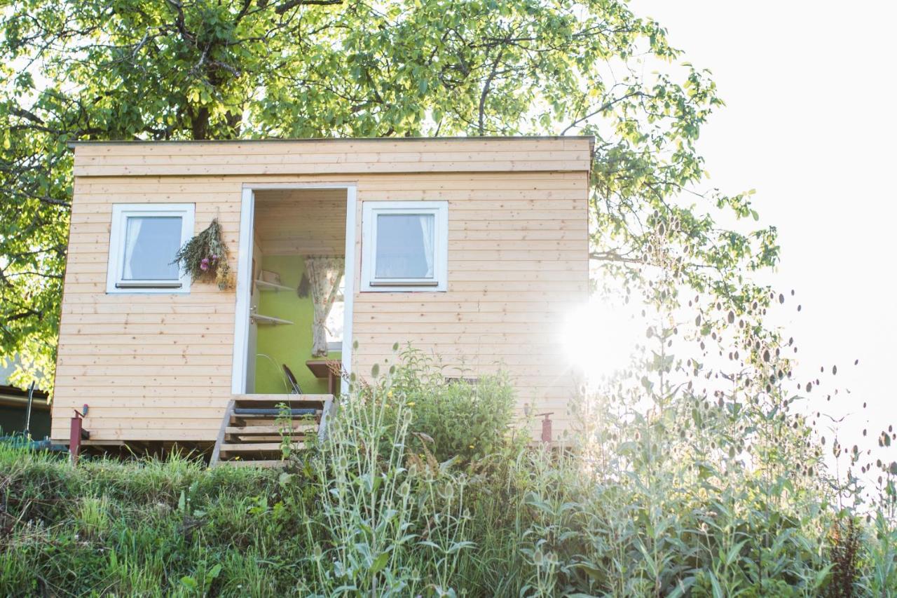 Tiny House im Kräutergarten | Credit: Booking via Holidu