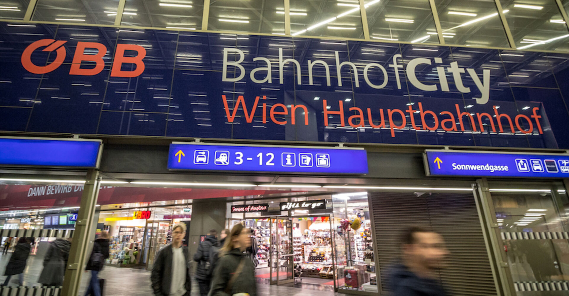 Eingang zum Wiener Hauptbahnhof | Credit: iStock.com/BalkansCat