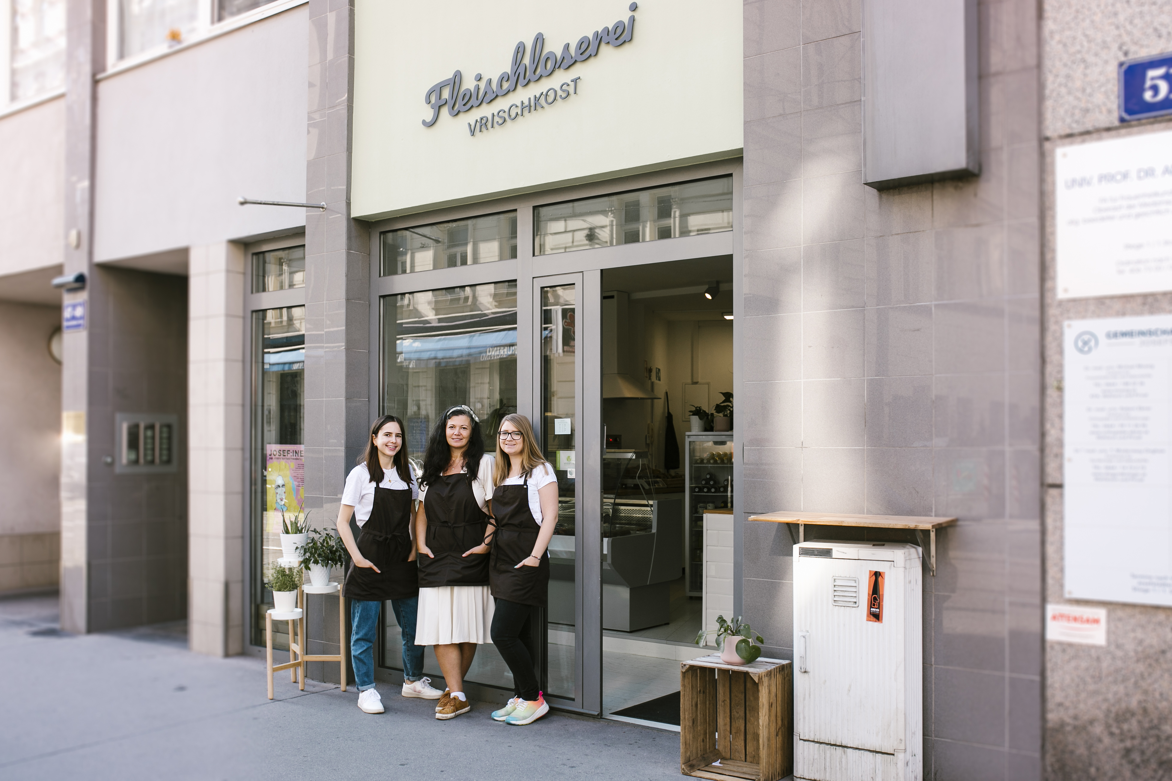 Silke Bernhardt mit ihren Mitarbeiterinnen | Credit: Katja Koppensteiner