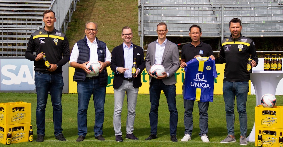 Vertreter von Ottakringer und First Vienna am Fußballfeld | Credit: First Vienna FC 1894