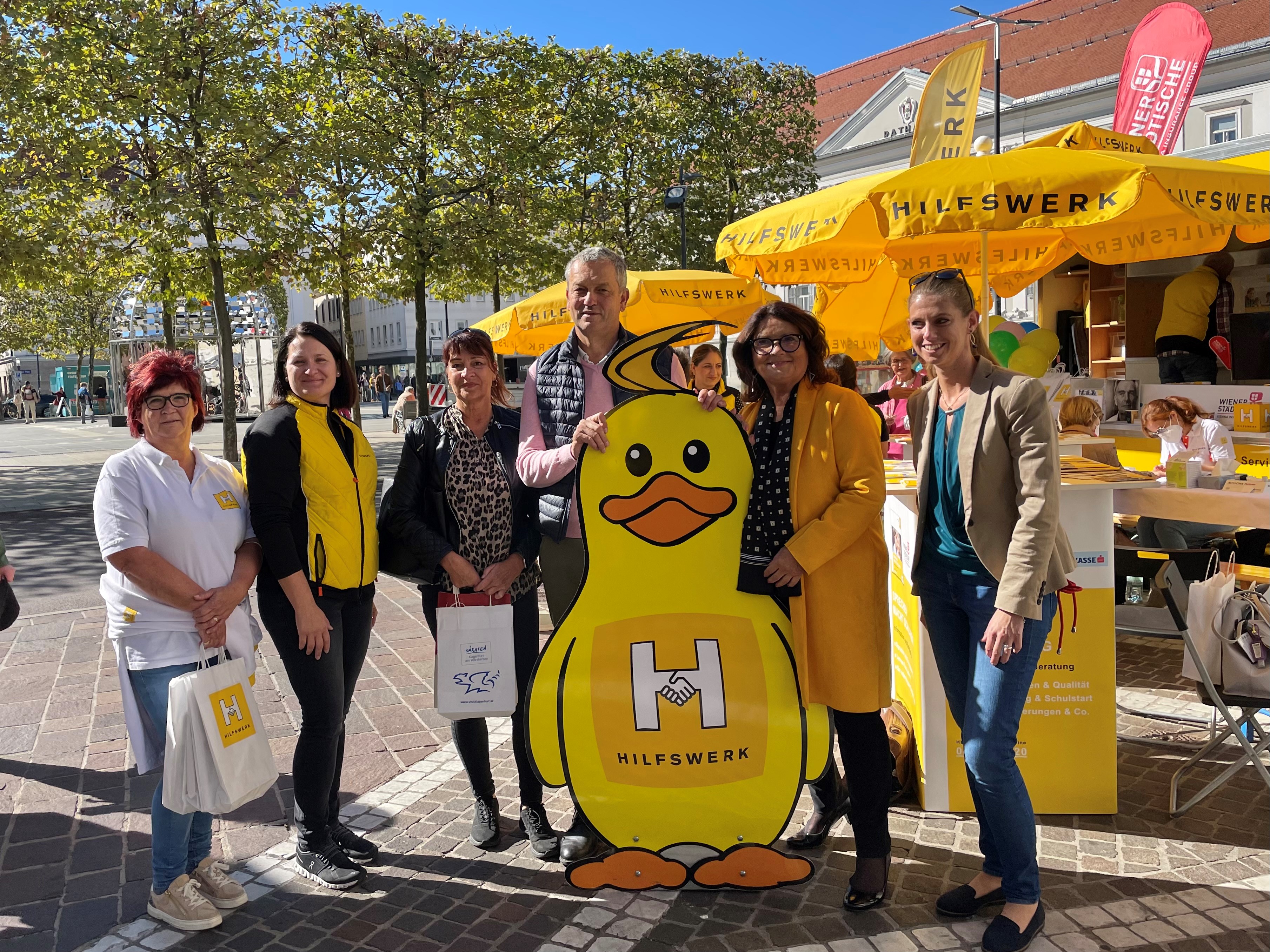 HWK Präsidentin Elisabeth Scheucher-Pichler mit Team