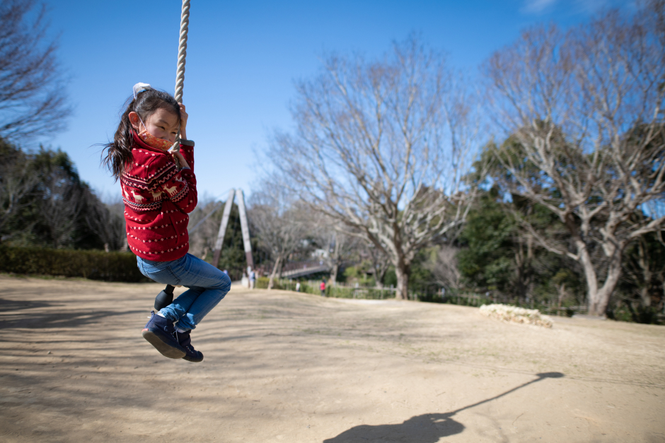 Japanisches Mädchen am Spielplatz | Credit: iStock.com/Hakase