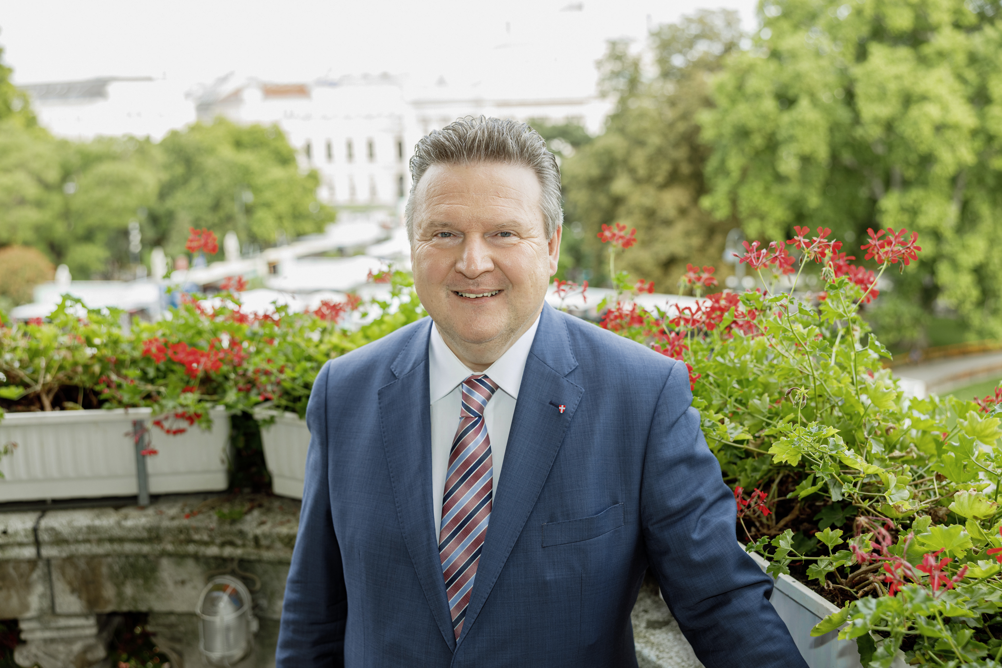 Wiens Bürgermeister am Balkon des Rathauses| Credits: Alexander Felten