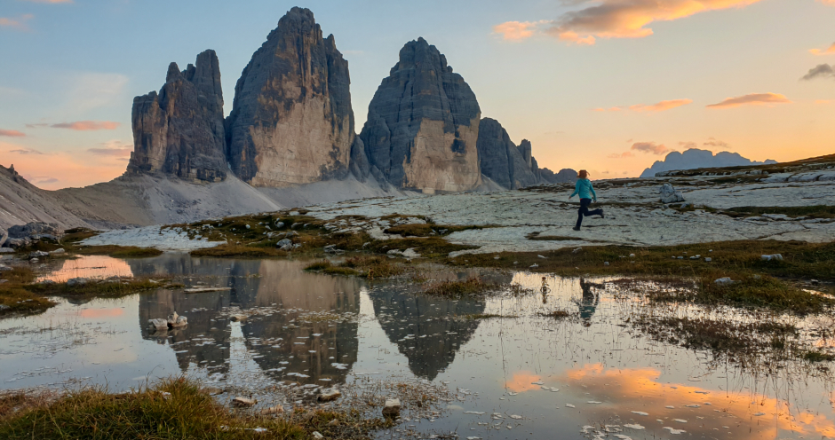 Sonnenuntergang über den Bergen von Tre Cime di Lavaredo (Drei Zinnen) | Credit: iStock.com/Christopher Moswitzer
