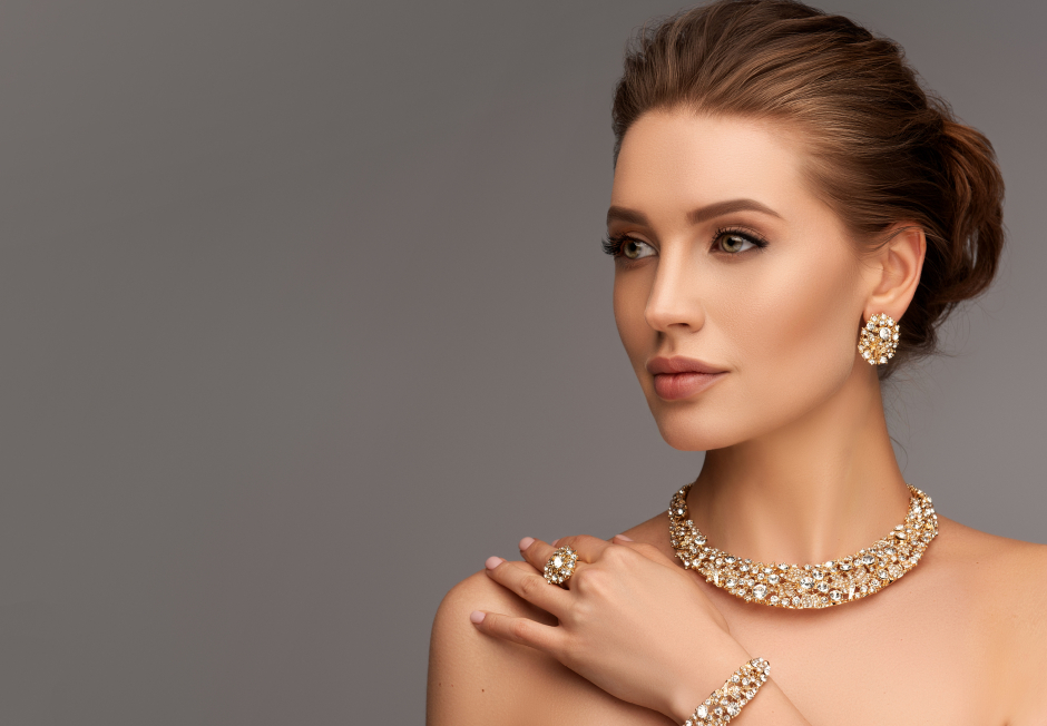 Schmuck in Roségold | Credit: iStock.com/Sofia Zhuravets