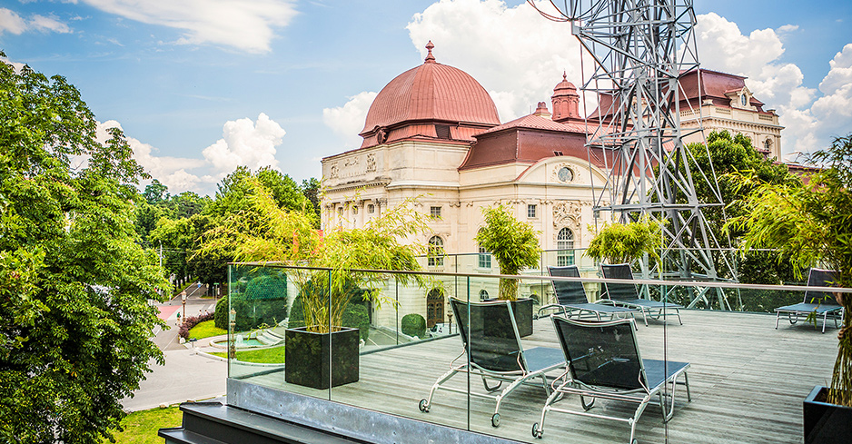 John Harris Relaxsauna in Graz mit Blick auf die Oper | Credit: John Harris Fitness