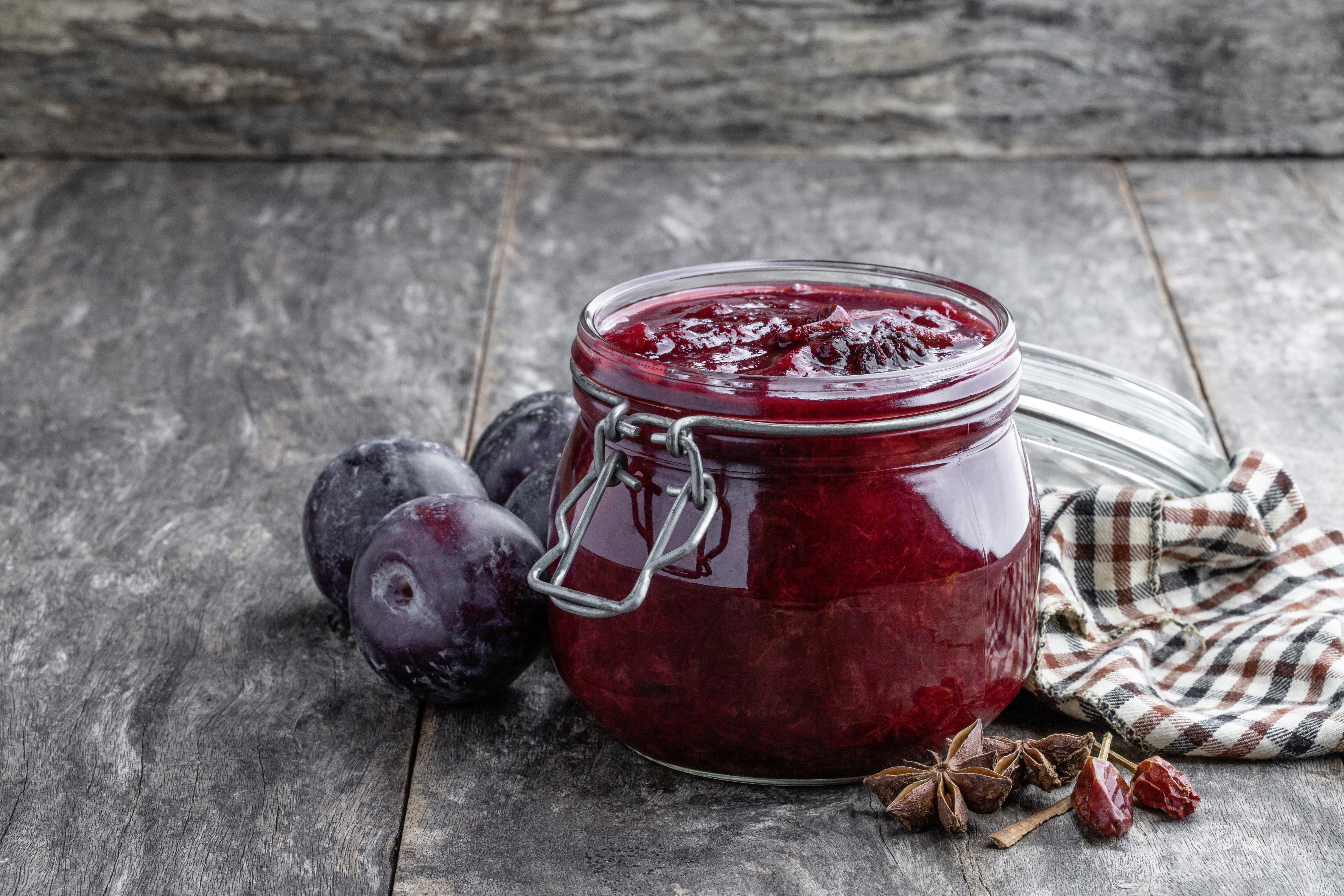 Pflaumen-Chutney | Credit: Getty Images/iStockphoto/Lena_Zajchikova