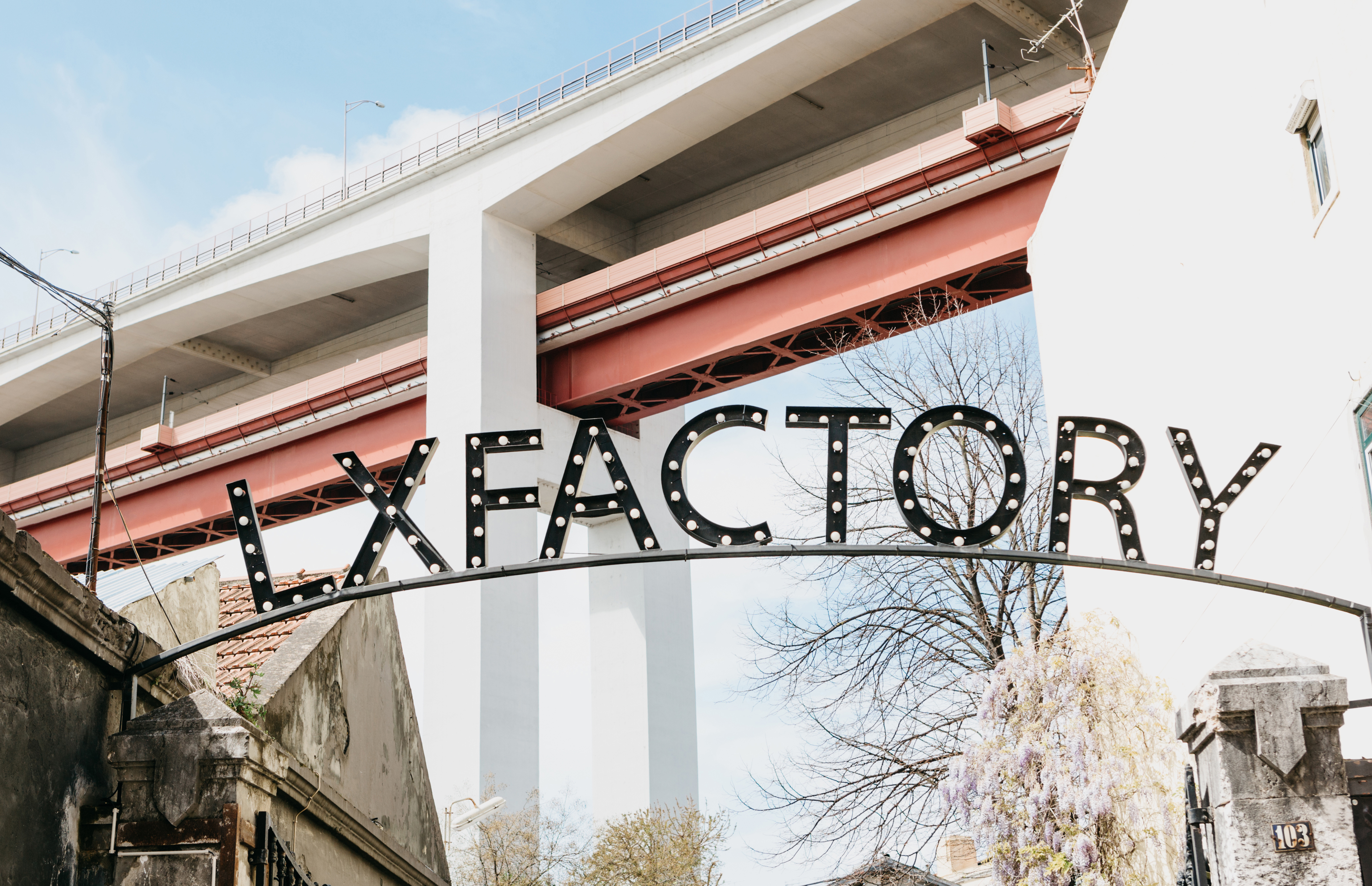 Das hippe Viertel &quot;LX Factory&quot; | Credit: iStock.com / franz12