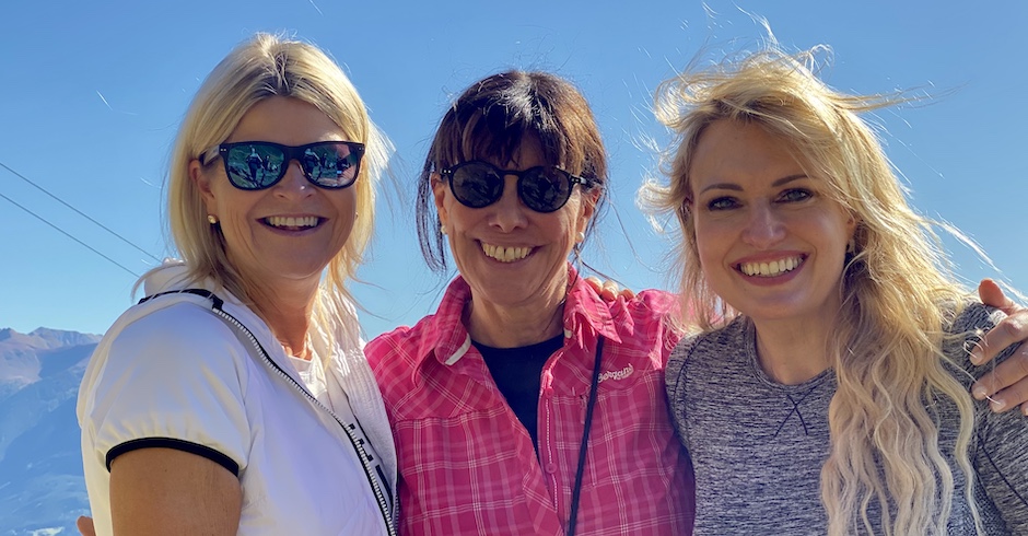 Klaudia Tanner mit zwei weiteren Frauen am Berg | Credits: Paul Leitenmüller/Leadersnet.at