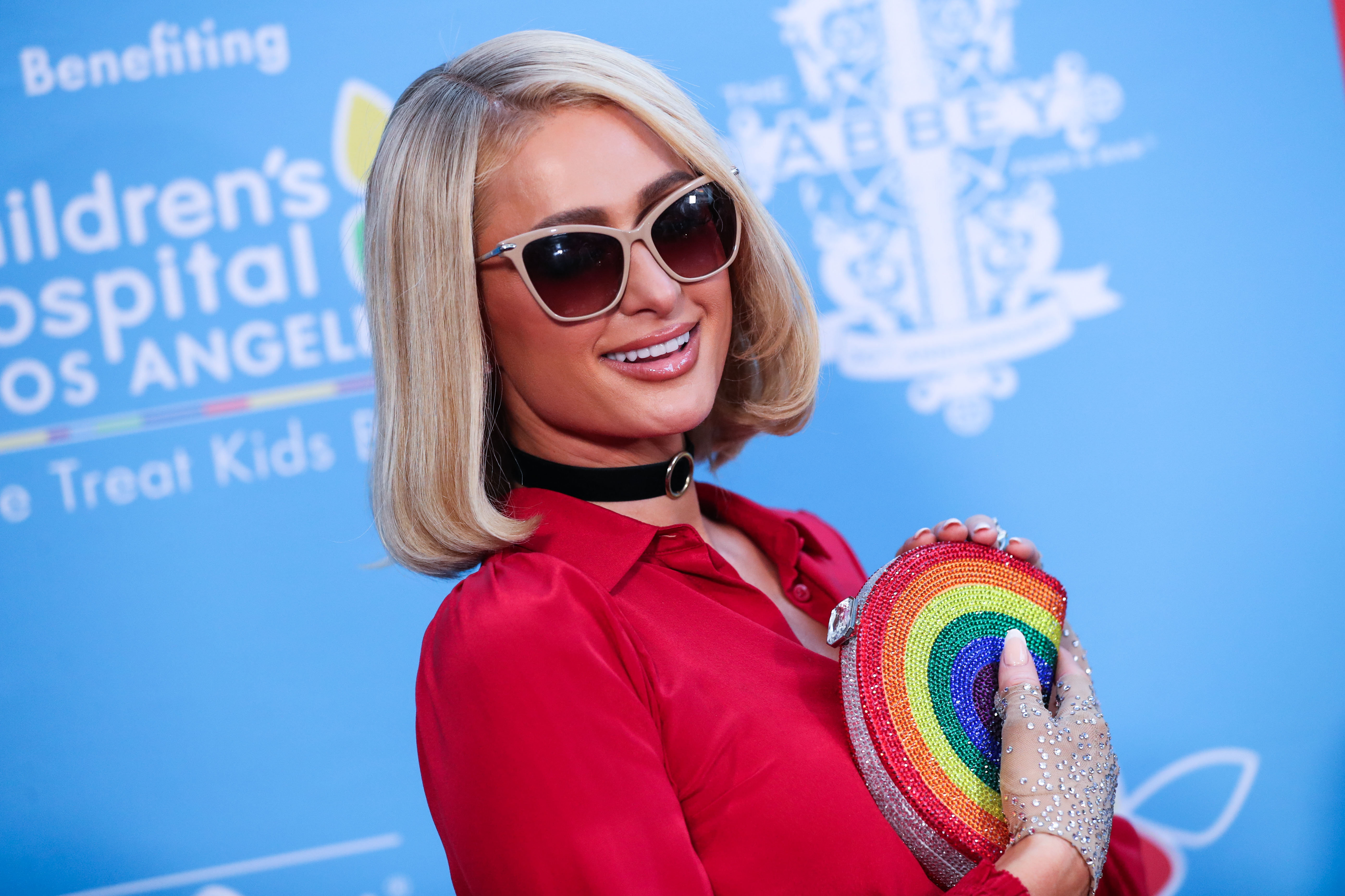 Paris Hilton mit Sonnenbrille auf einem Event