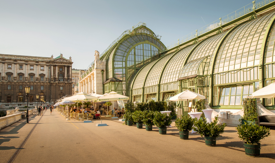 Das Palmenhaus im Wiener Burggarten | Credit: iStock.com/mikolajn