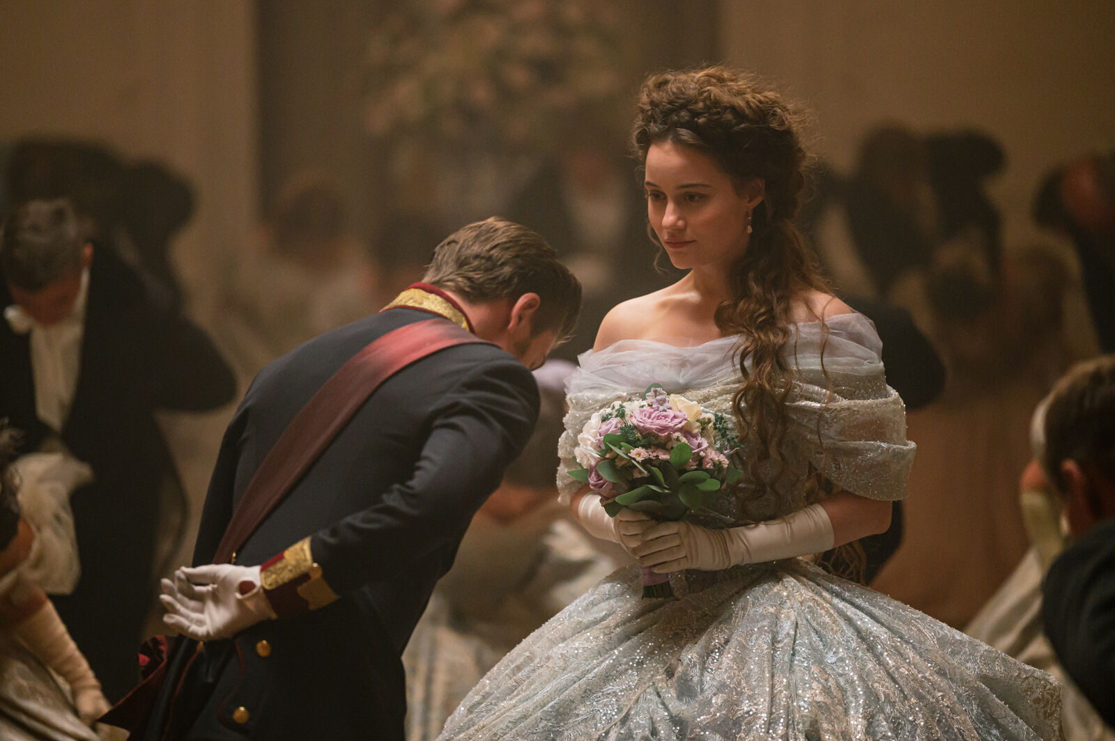 Der Kaiser verbeugt sich vor Sisi