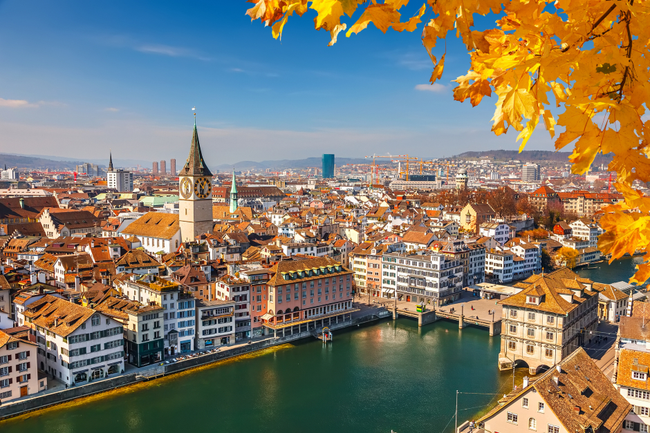 Zürich von oben im Herbst | Credit: iStock.com/sborisov