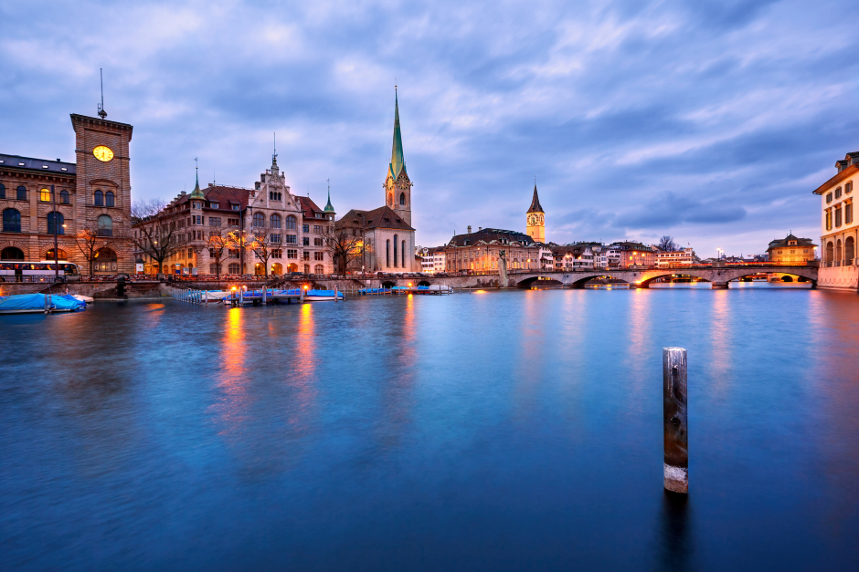 Zürich bei Nacht | Credit: iStock.com/zhuzhu
