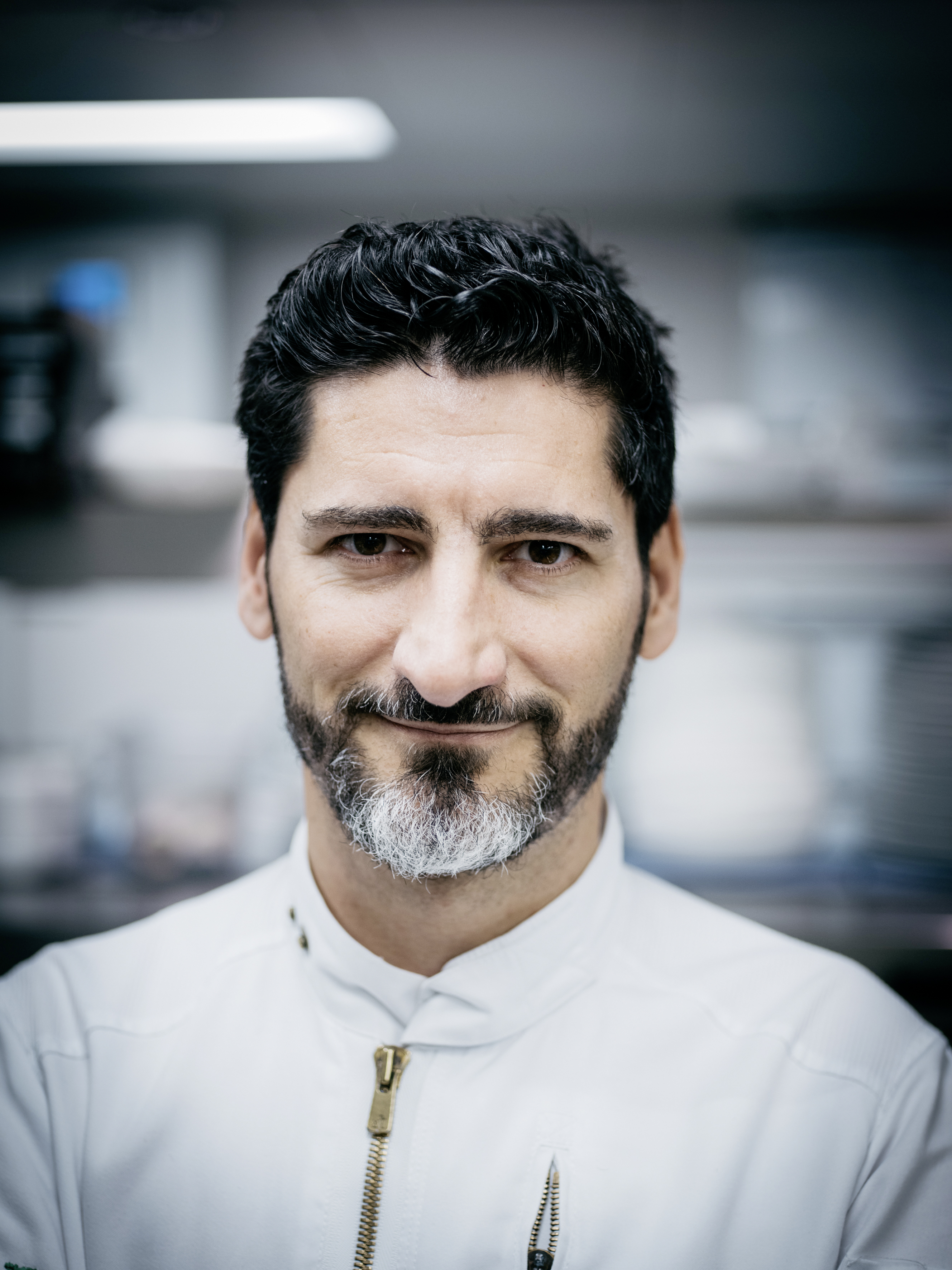 Paul Ivić in der Kochschürze| Credit: Ingo Pertramer