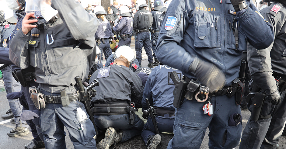 Verhaftung bei der Corona-Demonstration in Wien