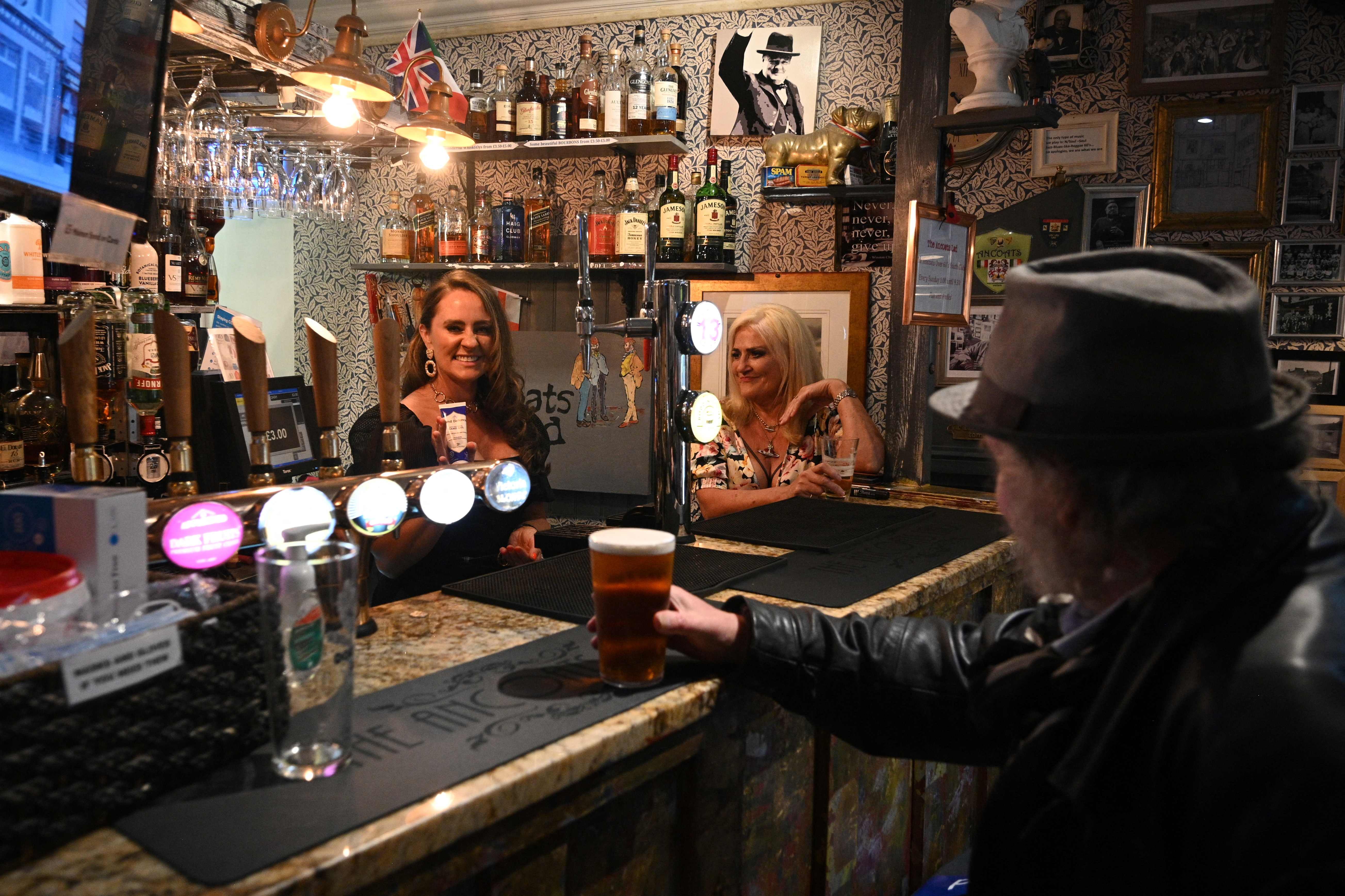 Pub in Ancoats | Credit: OLI SCARFF / AFP / picturedesk.com