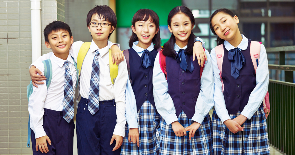 Gruppe chinesischer Schulkinder | Credit: iStock.com/imtmphoto