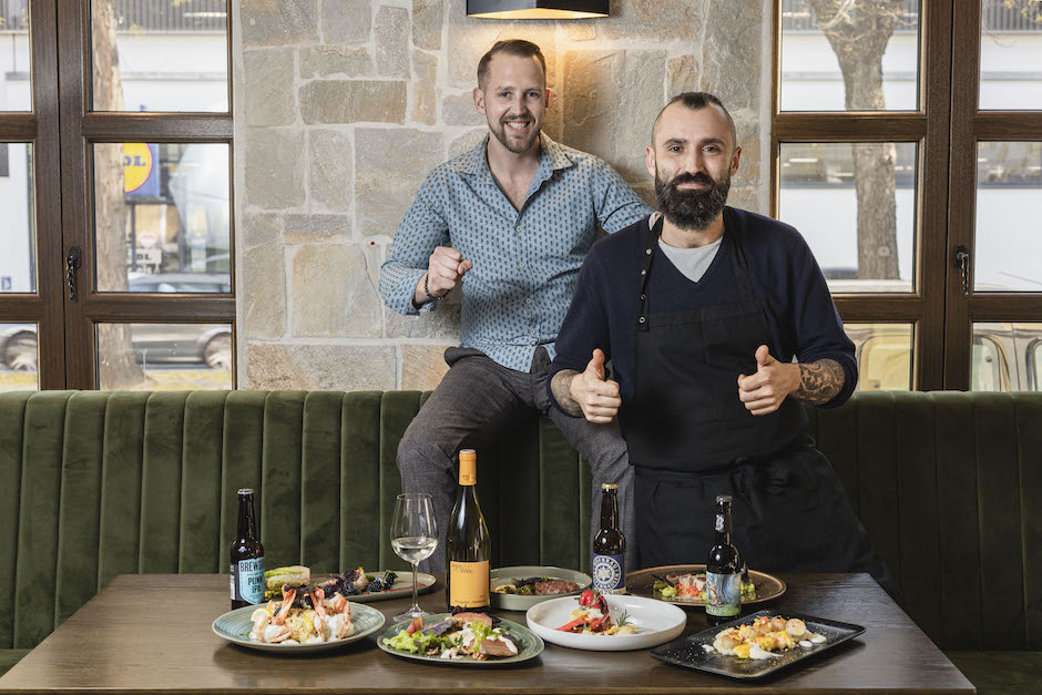 Am Tisch im neuen Steakrestaurant „Domi &amp; Co´s“ | Credit: Daniel Schaler