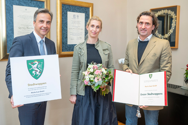 Bürgermeister Siegfried Nagl mit Barbara und Martin Auer