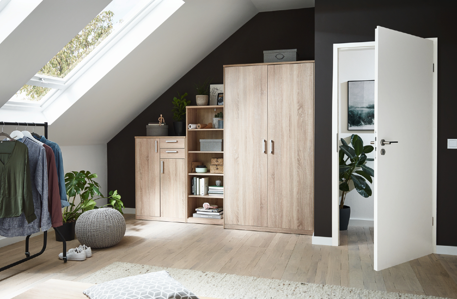 Dekorative Schrankwand-Lösung in einem kleinen Schlafzimmer | Credit: XXXLutz