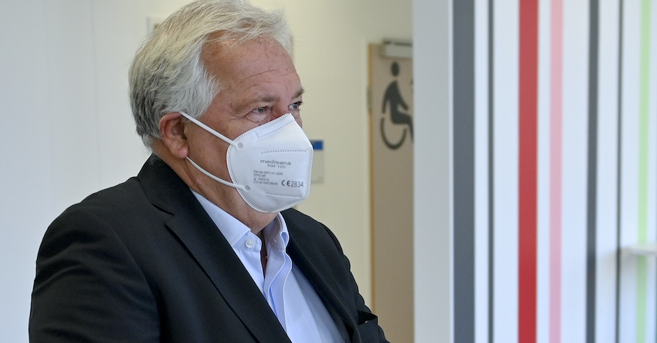 Fellner mit FFP2 Maske im Gericht
