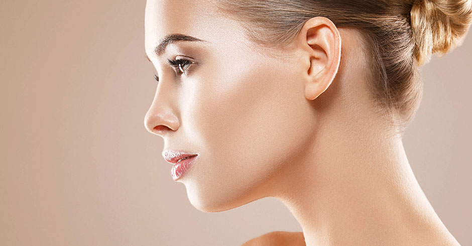 Junge Frau mit makellosem Gesicht | Credit: iStock.com/utkamandarinka