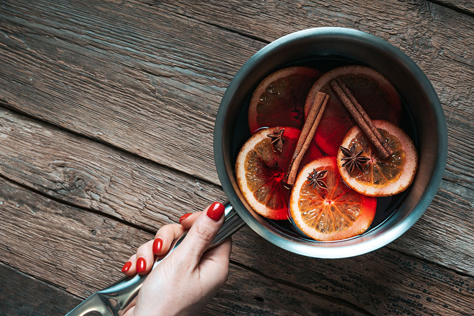 Ein Topf Glühwein | Credit: iStock.com/Dmytro Varavin