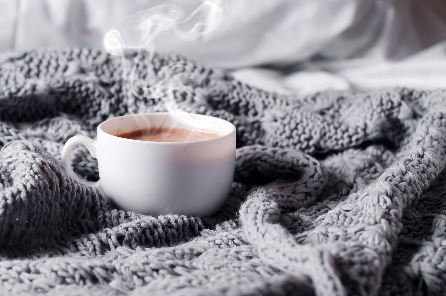 Kaffee im Bett | Credit: iStock.com/lyulka