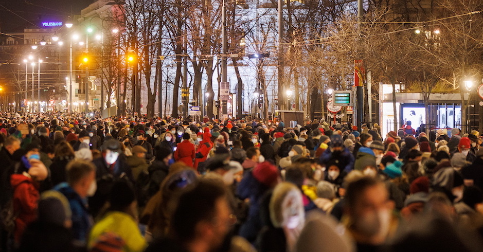 Blick auf die Menschenmenge auf der Ringstraße