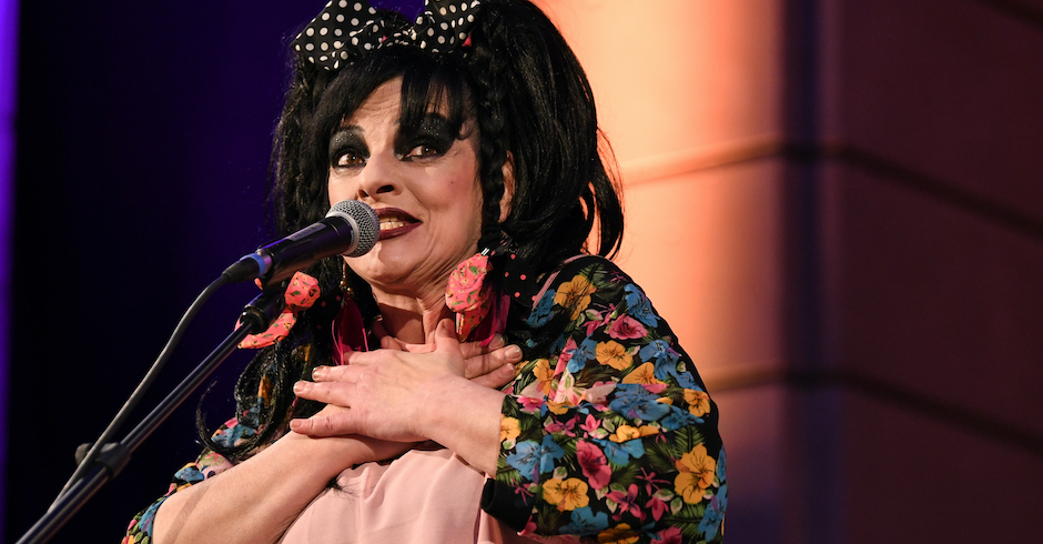 Porträt der Sängerin bei einem Auftritt