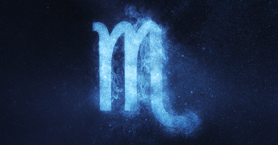 Symbol Sternzeichen Skorpion vor Sternenhimmel