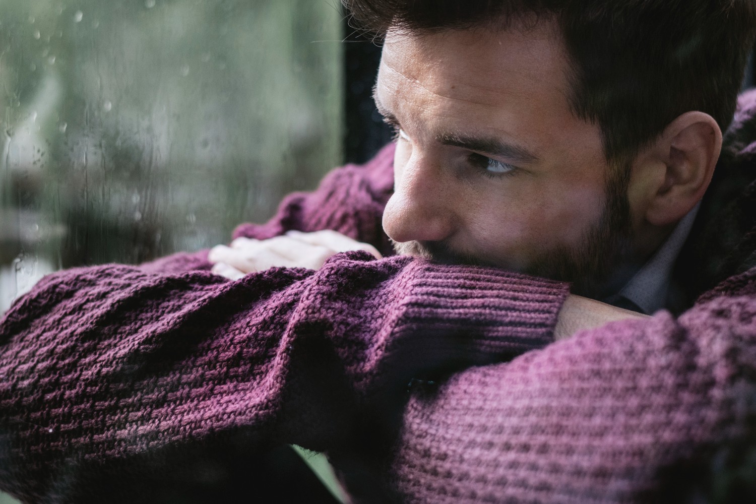 Depressiver Mann | Credit: iStock.com/Rawpixel