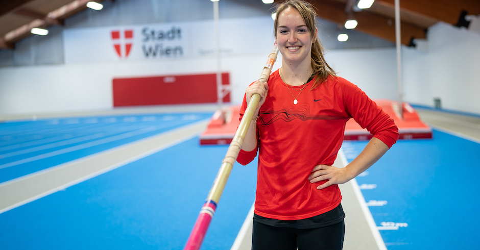 Leichtathletin mit roten Shirt| Credit: David Bohmann/PID