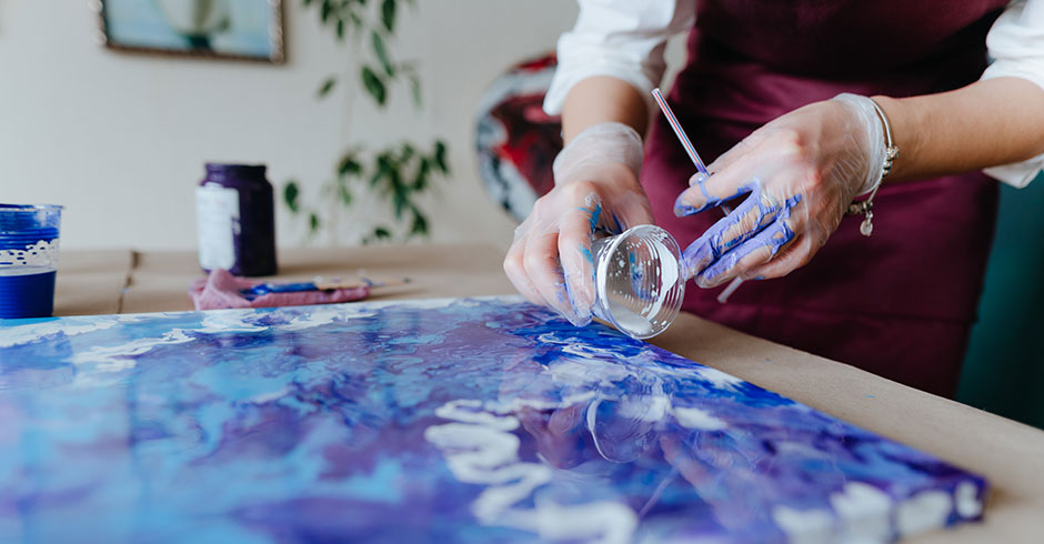 Acrylmalerei | Credit: iStock.com/lithiumcloud