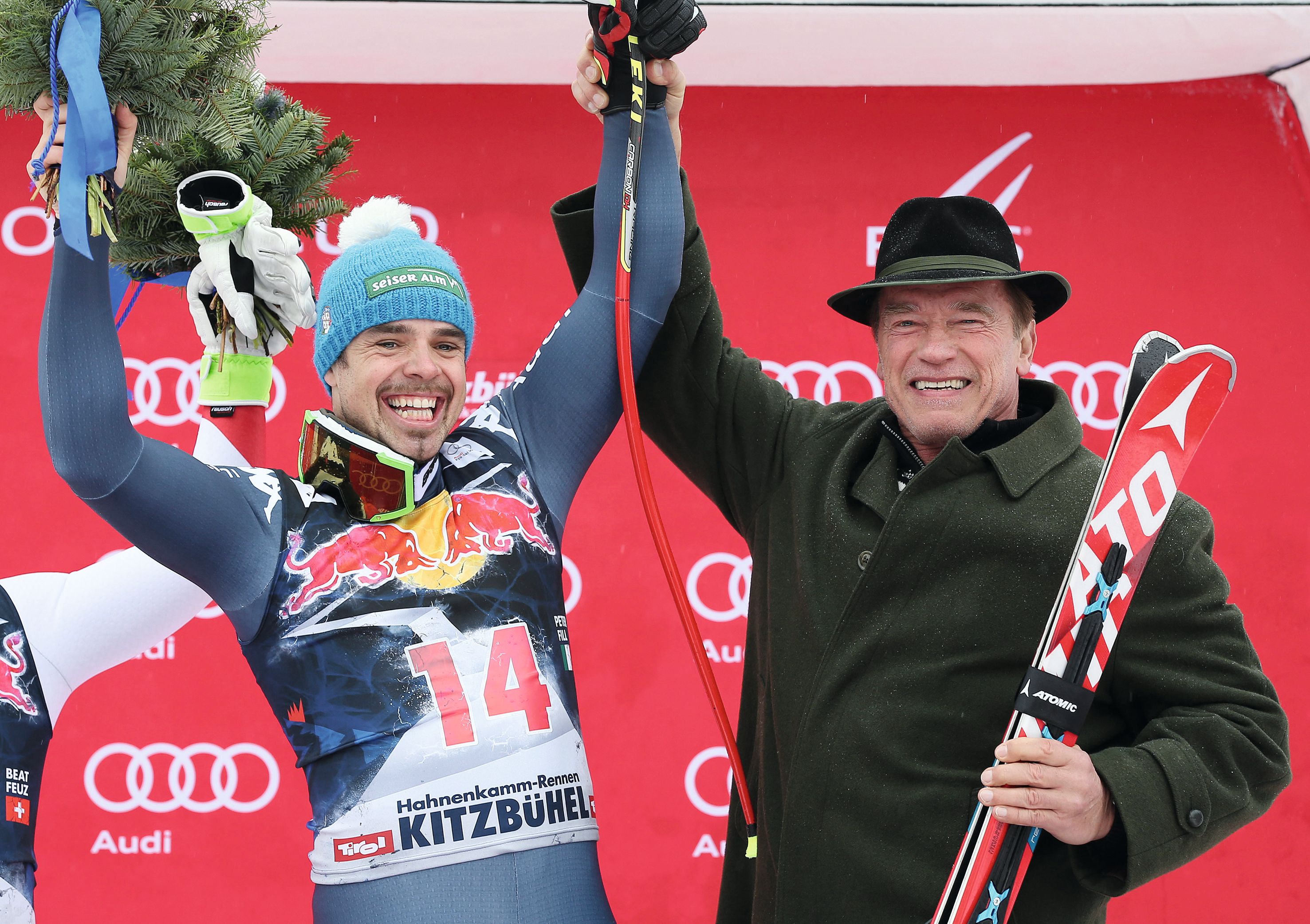 Arnold Schwarzenegger gratuliert auf der Streif