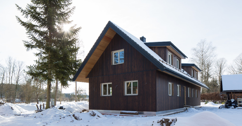 Haus mit Nero Burnung Wood Fassade