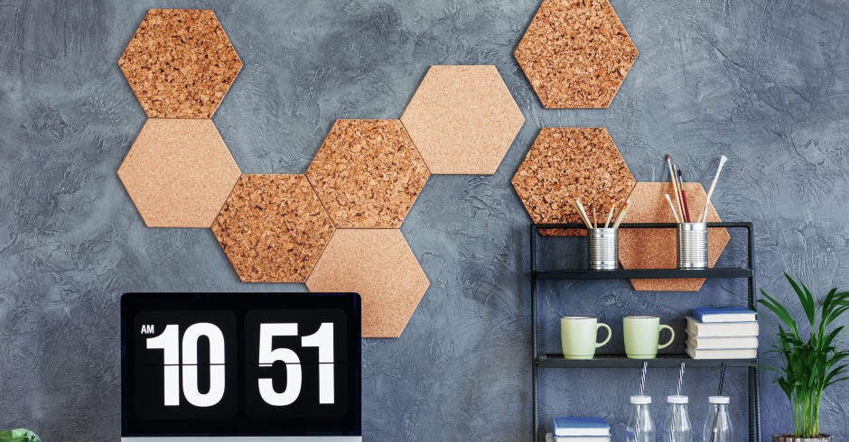 Pinnwand aus Kork | Credit: iStock.com/KatarzynaBialasiewicz