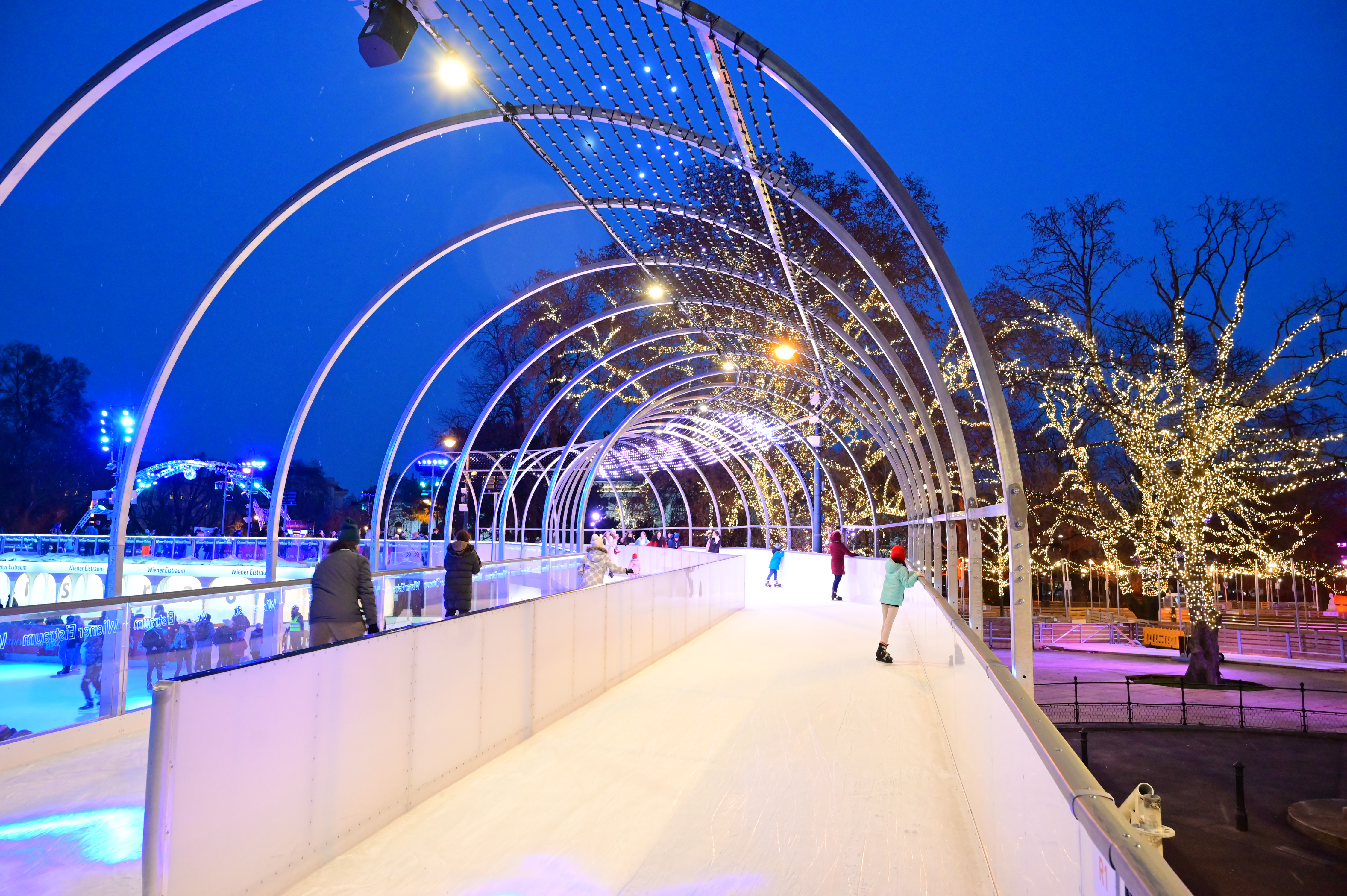 Sky Rink am Wiener Eistraum | Credit: stadtwienmarketing/Christian Jobst