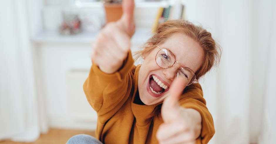 Frau ist glücklich | Credit: iStock.com/stockfour