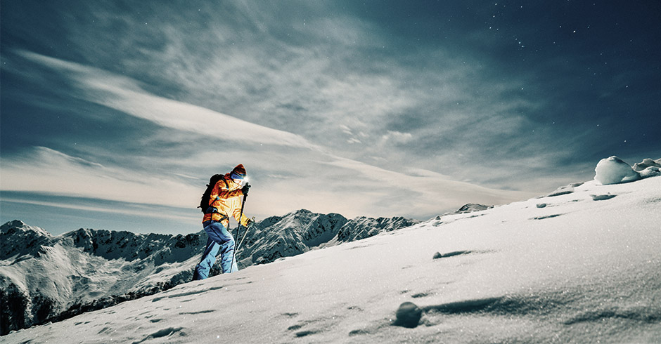 Ein Skitourengeher auf der Piste