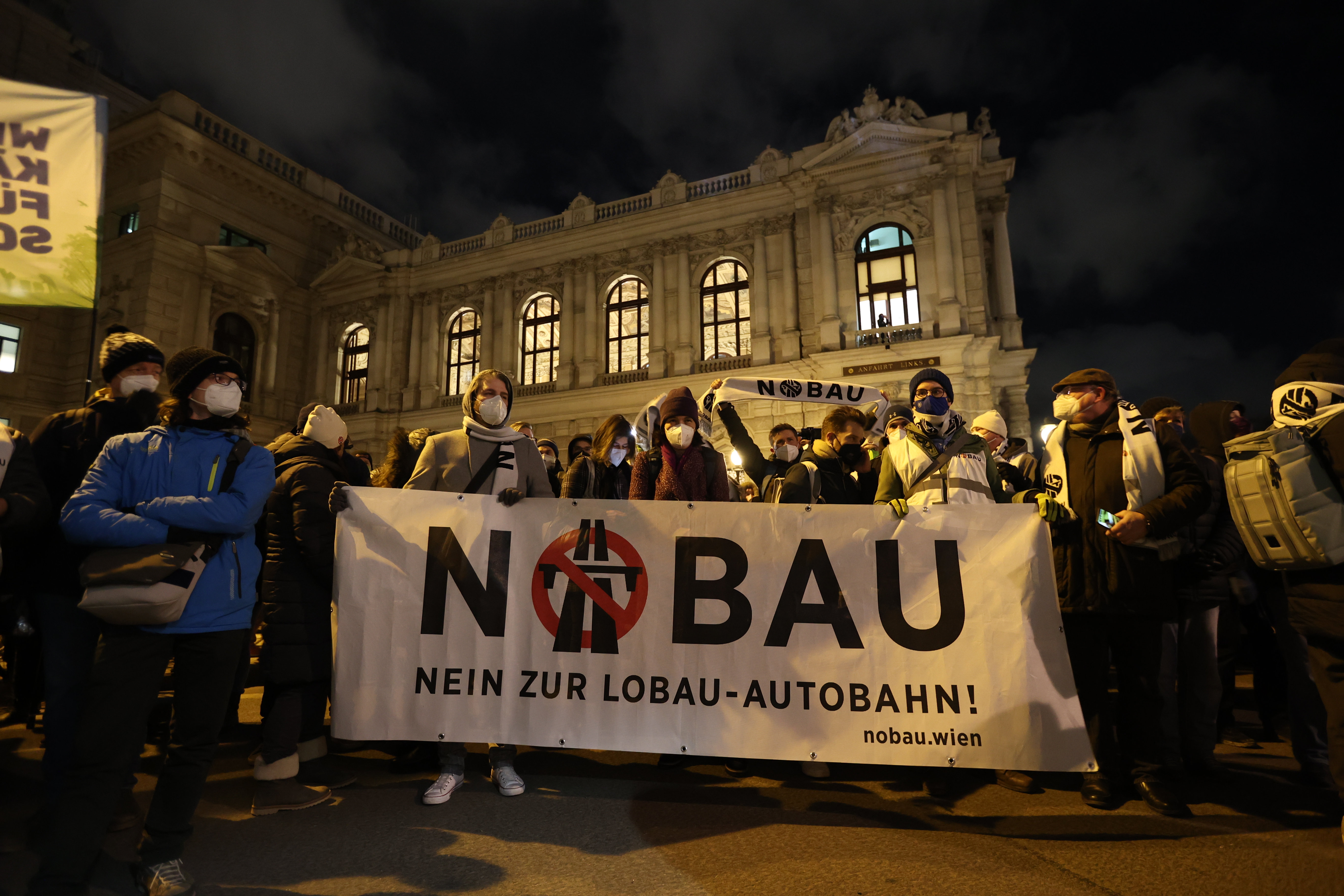 Umweltschützer demonstrieren | Credit:  FLORIAN WIESER/APA/picturedesk.com