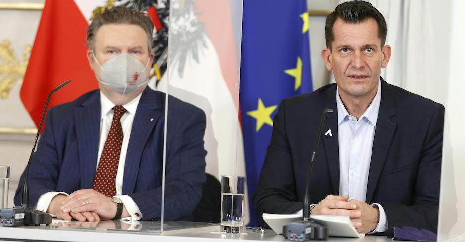Wiens Bürgermeister Michael Ludwig und Gesundheitsminister Wolfgang Mückstein bei einer gemeinsamen Pressekonferenz
