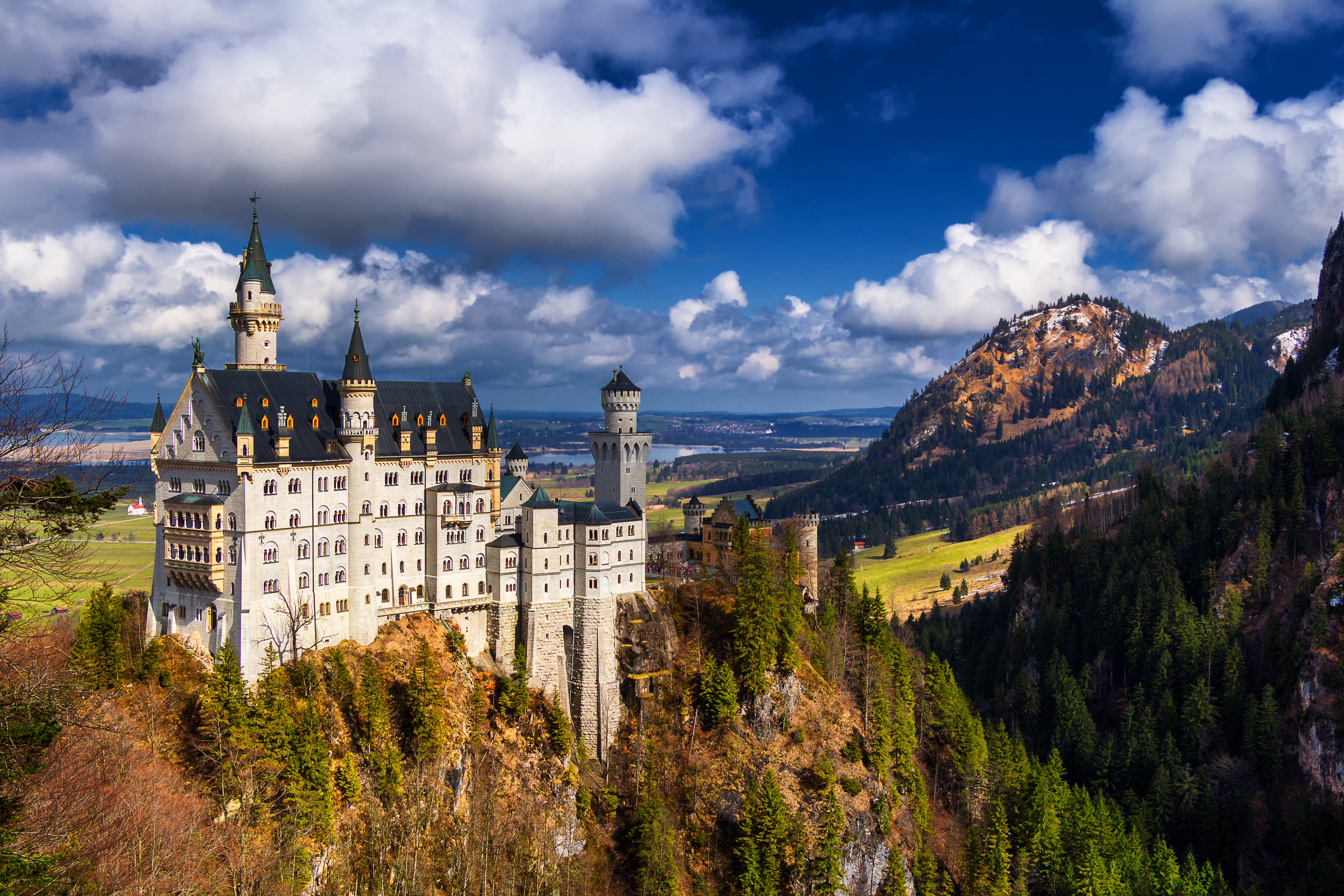 Schloss Neuschwanstein | Credit: iStock.com/DaLiu